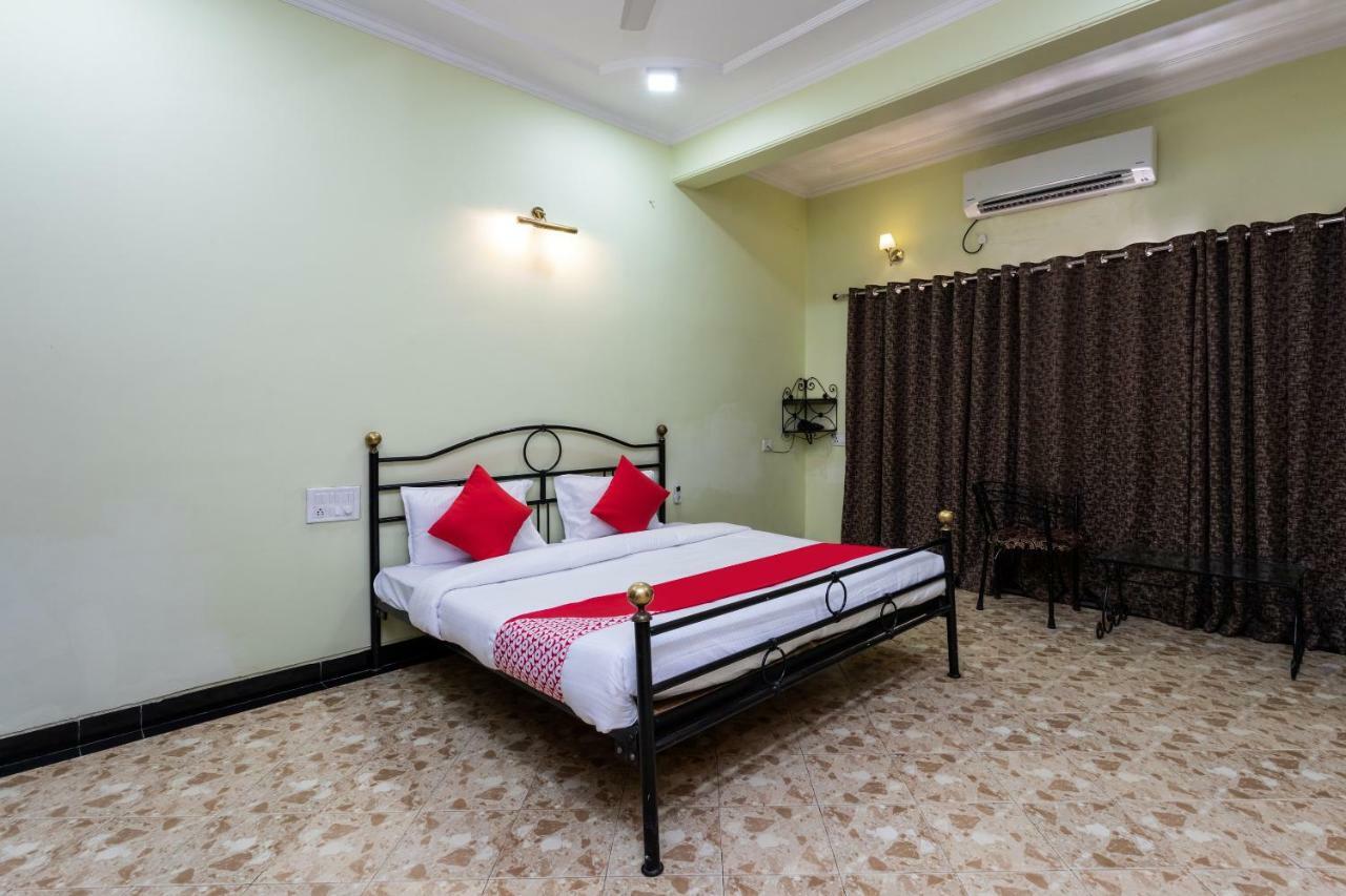 Oyo 38142 Girdhar Mahal Hotel Indore Exterior foto